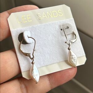 🖤LEE SANDS Diamond ♦️ shape pearl & sterling silver lever back earrings